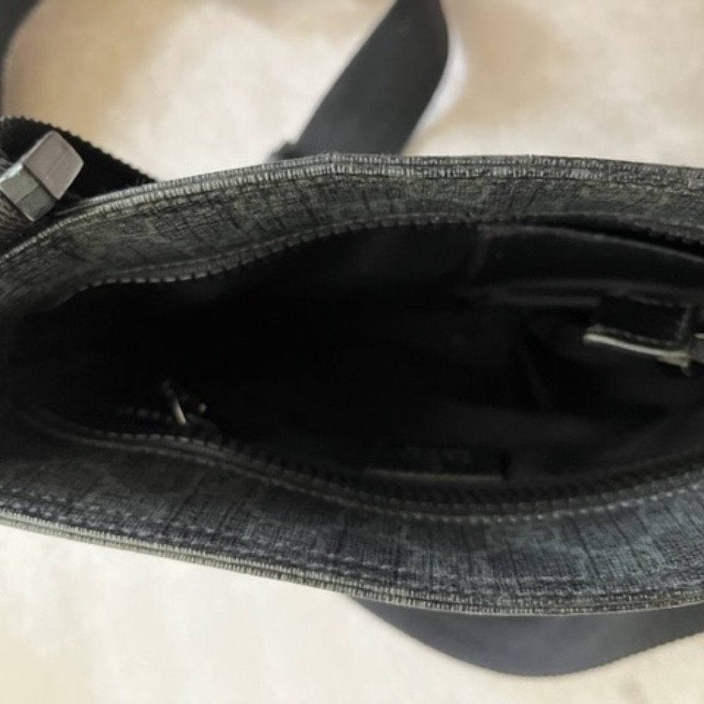 Gucci black leather cross-body bag - Picture 3 of 12